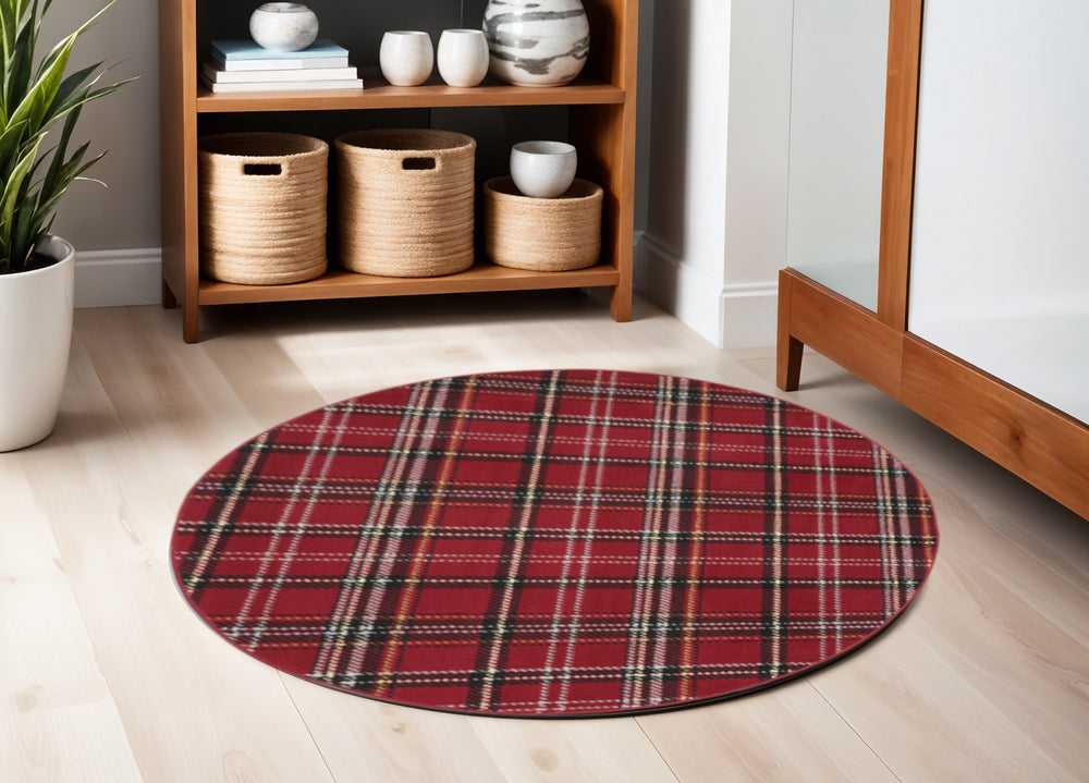 Homeroots 5' Red And Black Round Plaid Power Loom Area Rug  Polypropylene 546083