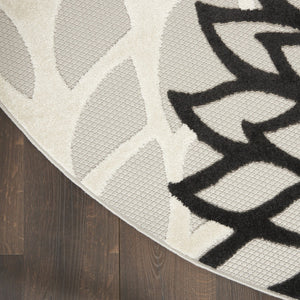 HomeRoots 5' Black and White Round Floral Area Rug - Durable Indoor/Outdoor Accent for High-Traffic Spaces 546648