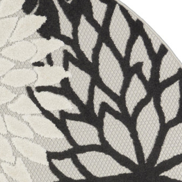 HomeRoots 5' Black and White Round Floral Area Rug - Durable Indoor/Outdoor Accent for High-Traffic Spaces 546648