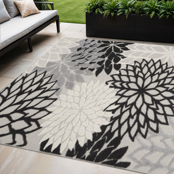 HomeRoots 5' X 8' Elegant Black and White Floral Area Rug – Durable, Water-Resistant for Indoor & Outdoor Use 546664