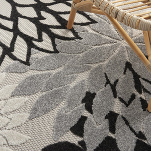 HomeRoots 5' X 8' Elegant Black and White Floral Area Rug – Durable, Water-Resistant for Indoor & Outdoor Use 546664