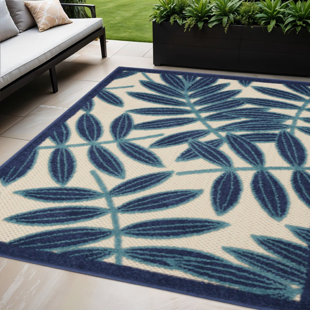 HomeRoots 5' Navy Blue & Ivory Palm Leaf Area Rug - Durable Indoor/Outdoor Flatwoven Design for Coastal Style 546665