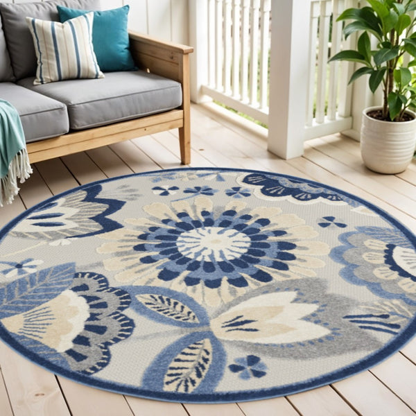 HomeRoots 5' Blue and Gray Floral Area Rug - Durable Indoor/Outdoor Design for Stylish High-Traffic Spaces 5' Round 546835