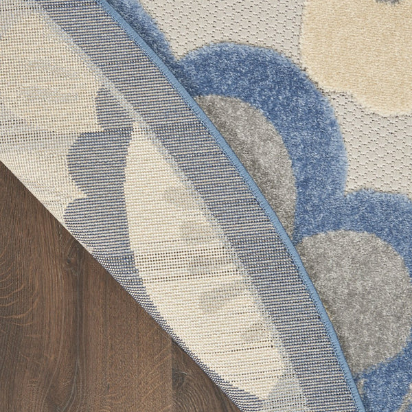 HomeRoots 5' Blue and Gray Floral Area Rug - Durable Indoor/Outdoor Design for Stylish High-Traffic Spaces 5' Round 546835