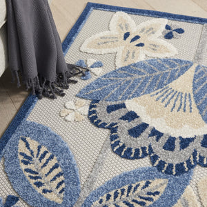 HomeRoots 5' Blue and Gray Floral Area Rug - Durable Indoor/Outdoor Design for Stylish High-Traffic Spaces 5' X 8' 546839