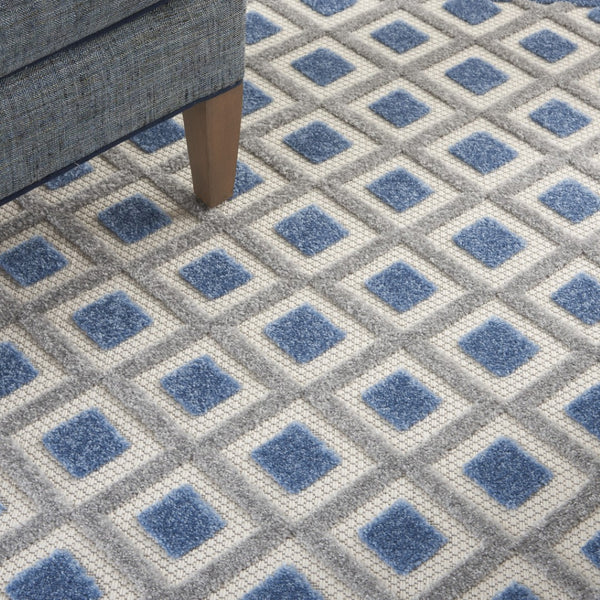 HomeRoots 5' Blue and Gray Geometric Area Rug - Durable Indoor/Outdoor Carpet for High-Traffic Spaces 546856