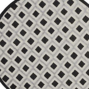 HomeRoots 5' Black and White Round Geometric Rug - Stylish Indoor/Outdoor Area Rug for High-Traffic Spaces 546859