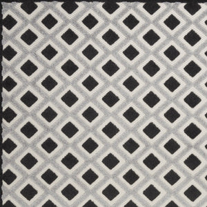 HomeRoots 6' Black and White Geometric Area Rug - Durable Indoor/Outdoor Rug for High-Traffic Spaces & Easy Care 546860