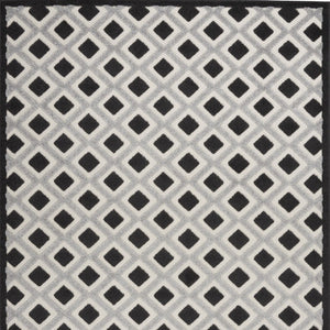 HomeRoots 5' X 8' Black and White Geometric Area Rug – Durable, Stylish Indoor/Outdoor Decor for High-Traffic Homes 546863