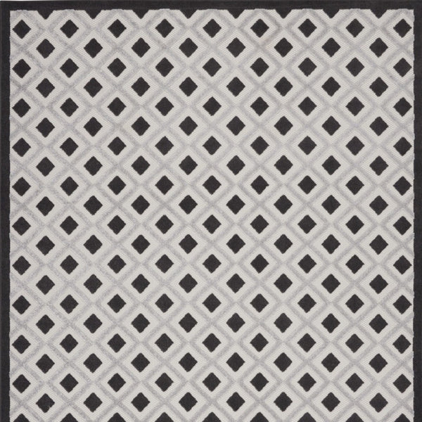 HomeRoots 8' X 11' Stylish Black and White Geometric Rug - Durable, Indoor/Outdoor, Easy Care for High-Traffic Areas 546864