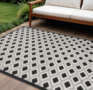 HomeRoots 8' X 11' Stylish Black and White Geometric Rug - Durable, Indoor/Outdoor, Easy Care for High-Traffic Areas 546864