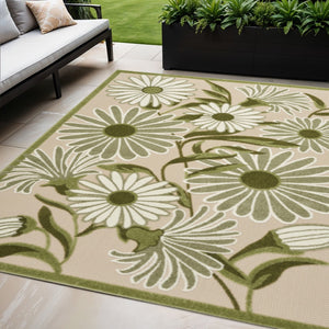 HomeRoots 5' Ivory and Green Floral Area Rug - Durable Indoor/Outdoor Design for Home and Patio Elegance 548053