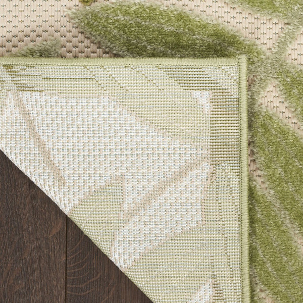 HomeRoots 5' Tropical Palm Leaf Area Rug - Ivory & Green Indoor/Outdoor Stain-Resistant Design for Any Space 548056
