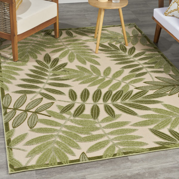 HomeRoots 5' Tropical Palm Leaf Area Rug - Ivory & Green Indoor/Outdoor Stain-Resistant Design for Any Space 548056