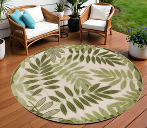 HomeRoots 8' Ivory and Green Round Palm Leaf Rug - Durable, Stylish Indoor/Outdoor Area Rug for Modern Spaces 548066
