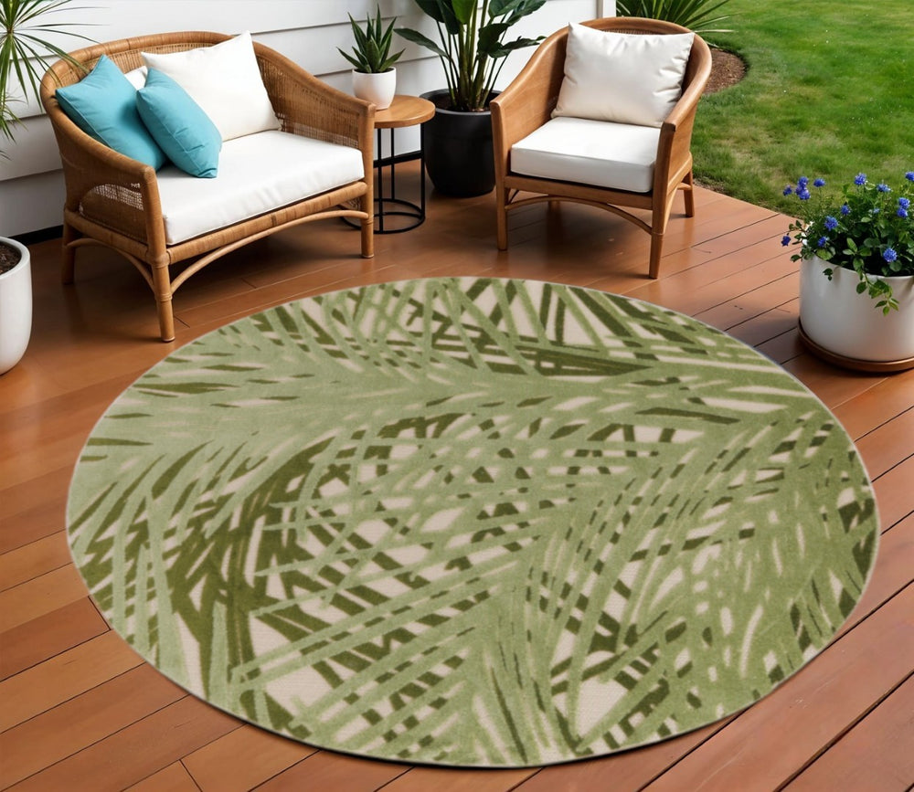 HomeRoots 8' Ivory and Green Round Palm Leaf Rug – Durable Indoor/Outdoor Area Rug for Coastal Elegance & Easy Care 548067