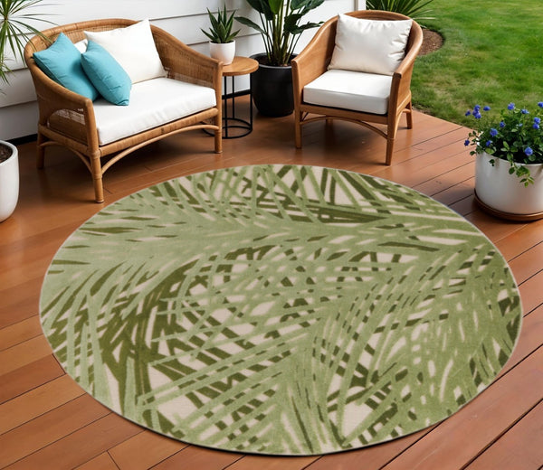 HomeRoots 8' Ivory and Green Round Palm Leaf Rug – Durable Indoor/Outdoor Area Rug for Coastal Elegance & Easy Care 548067