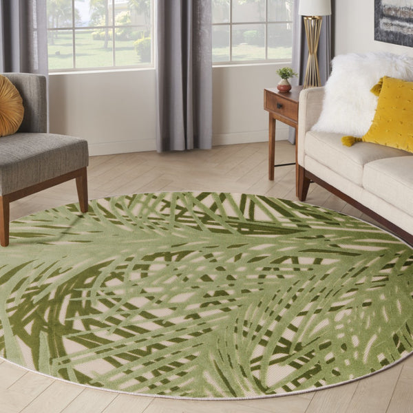 HomeRoots 8' Ivory and Green Round Palm Leaf Rug – Durable Indoor/Outdoor Area Rug for Coastal Elegance & Easy Care 548067