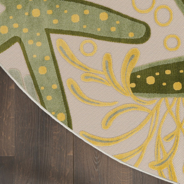 HomeRoots 5' Coastal Starfish Area Rug - Vibrant Green, Yellow, Ivory & Dark Green for Indoor/Outdoor Use 548139