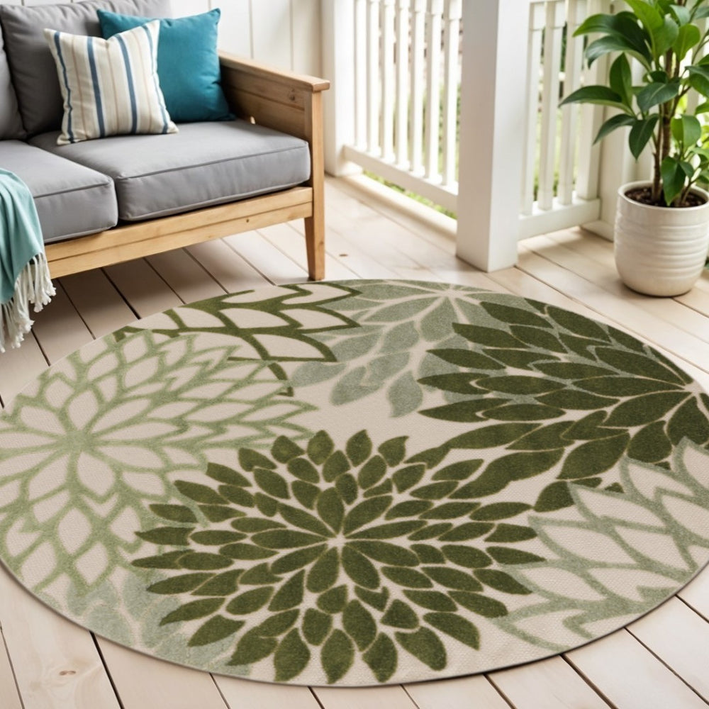 HomeRoots 5' Elegant Ivory Green Round Floral Area Rug for Indoor & Outdoor, Durable & Easy Maintenance 548141