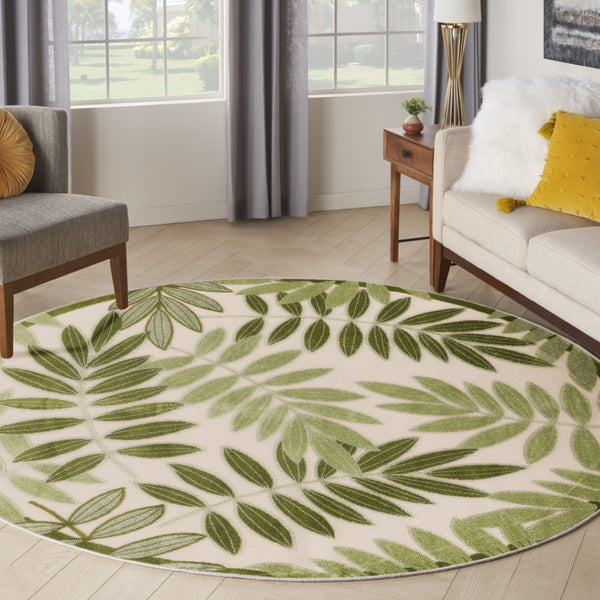 HomeRoots 5' Coastal-Inspired Ivory and Green Round Palm Leaf Rug for Indoor/Outdoor Durability and Style 548143