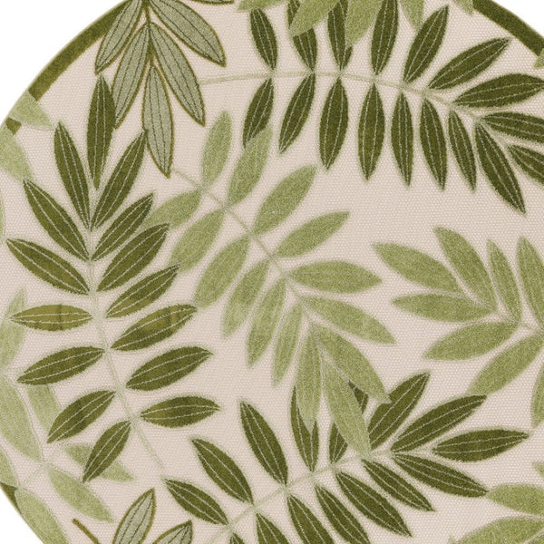 HomeRoots 5' Coastal-Inspired Ivory and Green Round Palm Leaf Rug for Indoor/Outdoor Durability and Style 548143