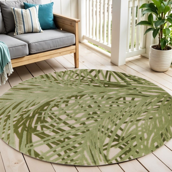 HomeRoots 5' Ivory and Green Round Palm Leaf Rug - Durable, Water-Resistant Area Rug for Indoor & Outdoor Use 548144
