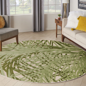 HomeRoots 5' Ivory and Green Round Palm Leaf Rug - Durable, Water-Resistant Area Rug for Indoor & Outdoor Use 548144