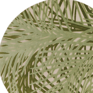 HomeRoots 5' Ivory and Green Round Palm Leaf Rug - Durable, Water-Resistant Area Rug for Indoor & Outdoor Use 548144