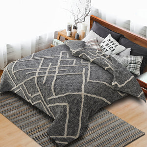 Homeroots Charcoal And Off White Geometric Queen Cotton Coverlet With Fringe  Cotton 548242