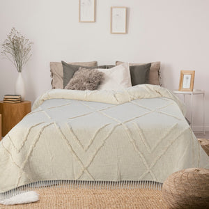 Homeroots Ivory Geometric Twin Cotton Coverlet With Stylish Fringe - Chic, Lightweight Bohemian Design Twin  548244