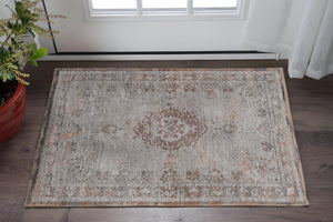 HomeRoots 3' Gray and Beige Medallion Area Rug with Non-Skid Backing - Stylish Comfort for High-Traffic Areas 3' X 5' 548346