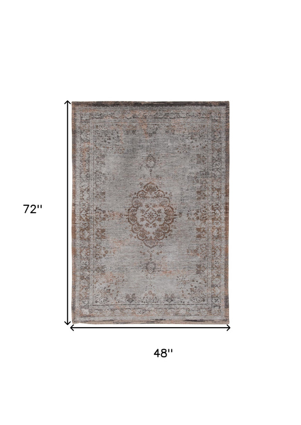Homeroots 5' X 7' Gray And Beige Medallion Non Skid Area Rug  100% Pet 548347