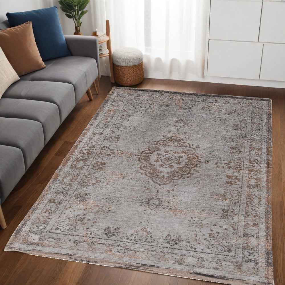 Homeroots 5' X 7' Gray And Beige Medallion Non Skid Area Rug  100% Pet 548347