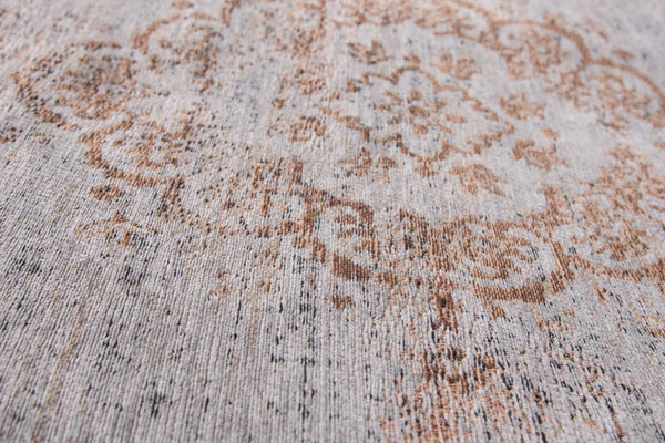 Homeroots 7' X 9' Gray And Beige Medallion Non Skid Area Rug  100% Pet 548349