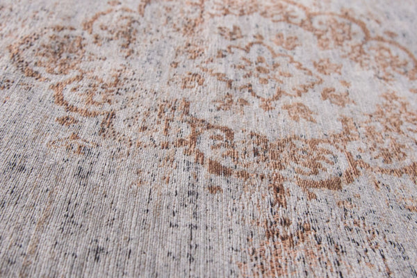 HomeRoots 3' Gray and Beige Medallion Area Rug with Non-Skid Backing - Stylish Comfort for High-Traffic Areas 9' X 13' 548351