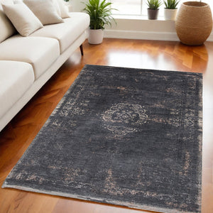 Homeroots 5' X 7' Gray And Black Medallion Non Skid Area Rug  100% Pet 548377