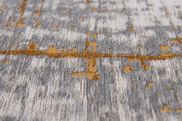 HomeRoots 3'' Gray and Gold Abstract Non-Skid Area Rug for High-Traffic Spaces - Elegant & Durable Design 8' Round 548395
