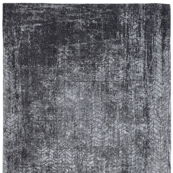 Homeroots 5' X 7' Black And Gray Chevron Non Skid Area Rug  100% Pet 548421