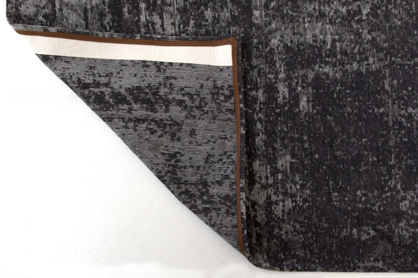 Homeroots 6' X 8' Black And Gray Chevron Non Skid Area Rug  100% Pet 548422