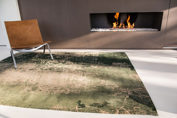 HomeRoots 3' Beige and Green Abstract Area Rug – Stylish Non-Skid Design for Entryways and Small Spaces 8' Round 548521