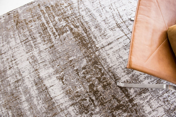 HomeRoots 3' Gray and Beige Abstract Non-Skid Area Rug – Modern Accent for High-Traffic Spaces, Easy Care 5' Round 548528