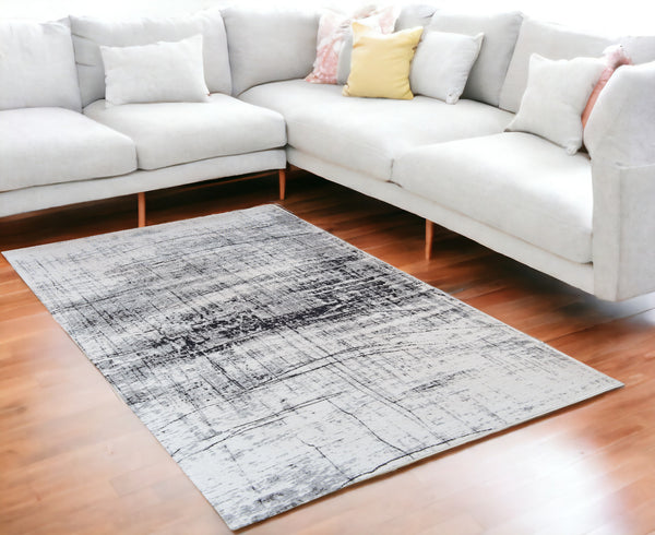 Homeroots 5' X 7' Black And White Abstract Non Skid Area Rug  100% Pet 548549