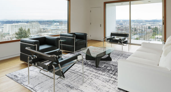 HomeRoots 3' Modern Black and White Abstract Non-Skid Area Rug for Stylish Home Decor and Everyday Use 8' Round 548555