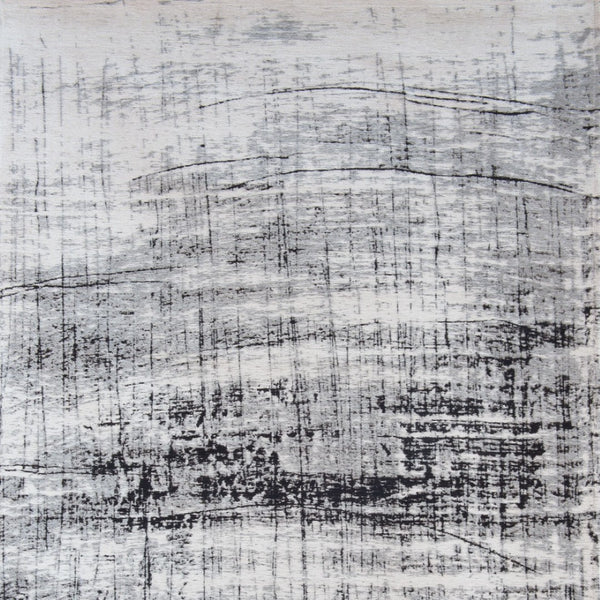 HomeRoots 3' Modern Black and White Abstract Non-Skid Area Rug for Stylish Home Decor and Everyday Use 8' Round 548555