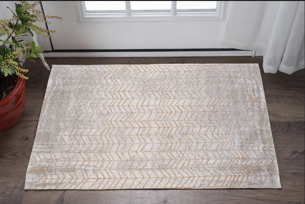 Homeroots 3' X 5' Gray And Yellow Chevron Non Skid Area Rug  100% Pet 548556