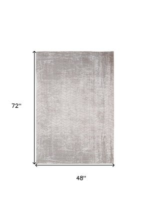 Homeroots 5' X 7' Gray And White Chevron Non Skid Area Rug  100% Pet 548565