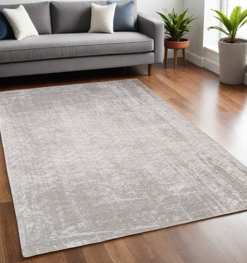Homeroots 5' X 7' Gray And White Chevron Non Skid Area Rug  100% Pet 548565