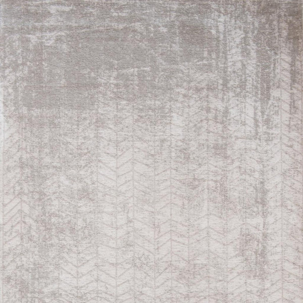 HomeRoots 3' Gray and White Chevron Area Rug - Modern Non-Skid Design for Entryways and Small Spaces 6' X 8' 548566