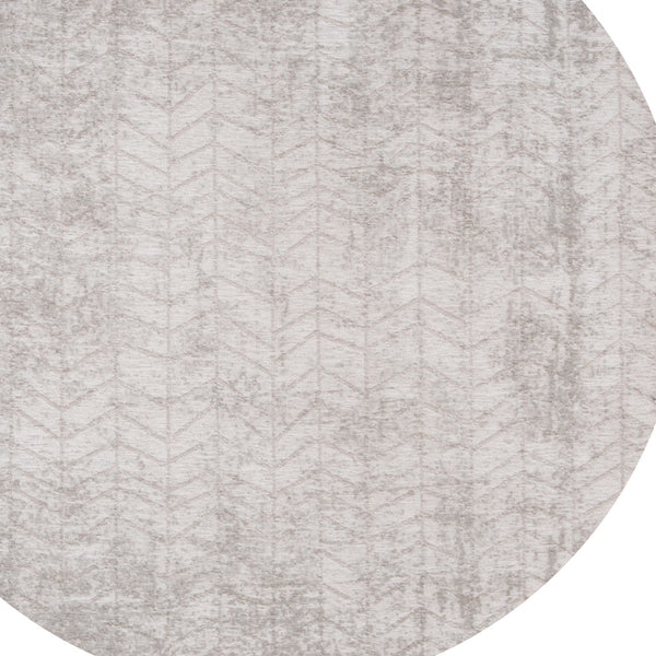 Homeroots 5' Gray And White Round Chevron Non Skid Area Rug  100% Pet 548570